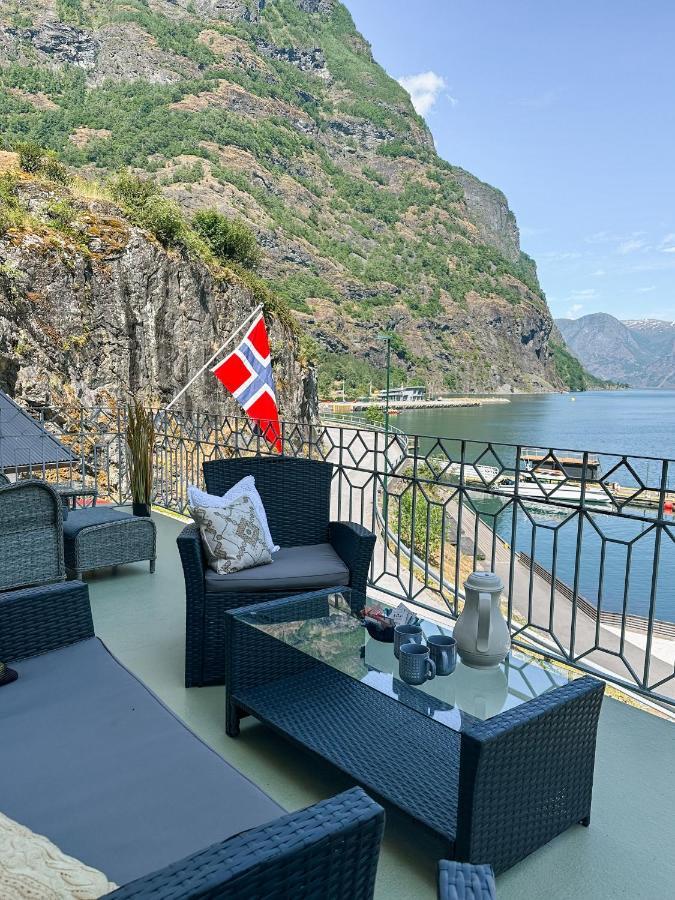 Svingen Guesthouse - Panoramic Fjord Views In Flam Luaran gambar